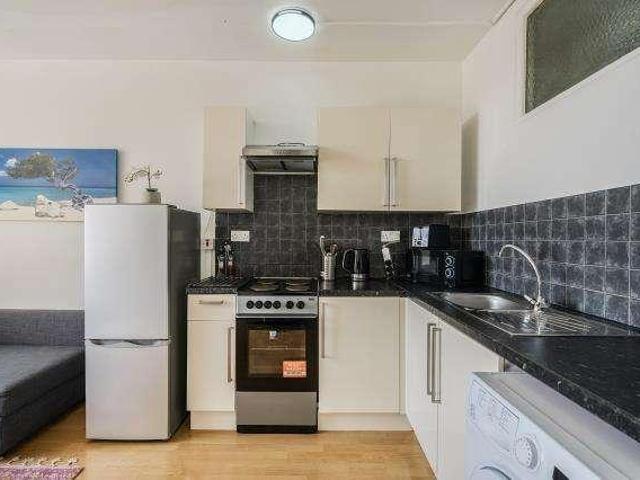 Flat for sale in Bayswater, Greater London