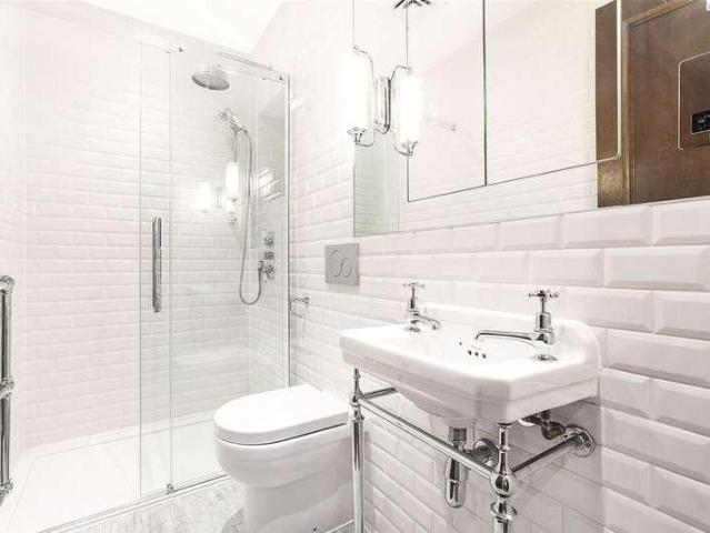 Flat for sale in Covent Garden, Greater London