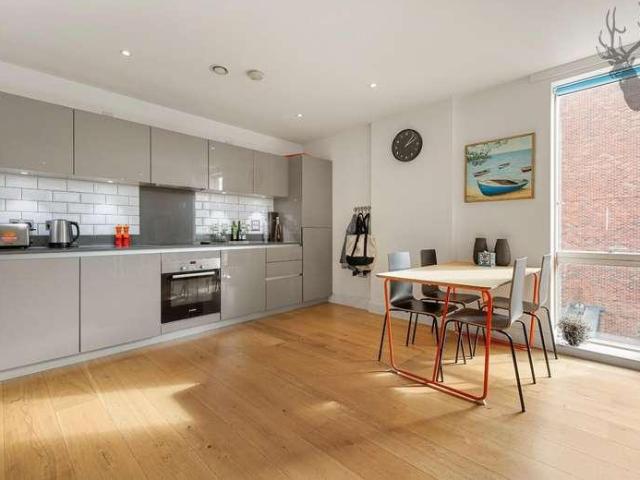 Flat for sale in Bromley-by-Bow, Poplar Grove