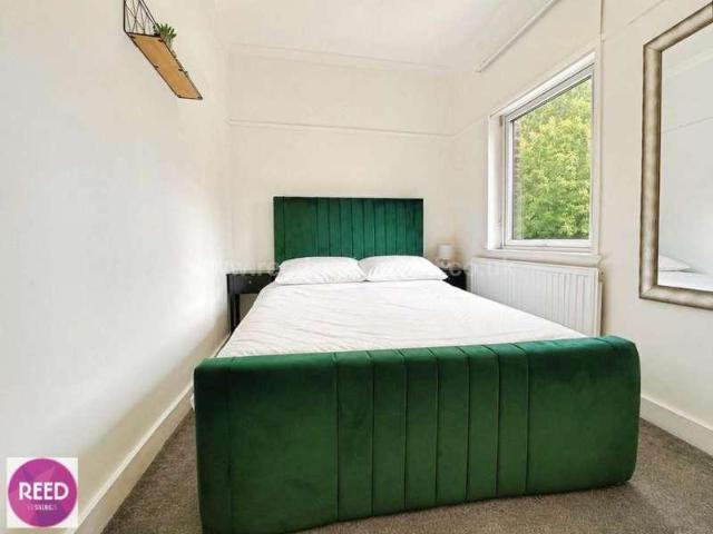 Flat for sale in Alton Barnes, Essex