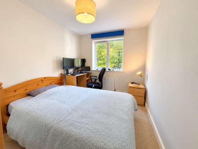 Flat for sale in Glen Eyre, Southampton