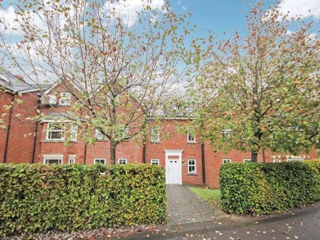 Flat for sale in Salisbury, Wiltshire