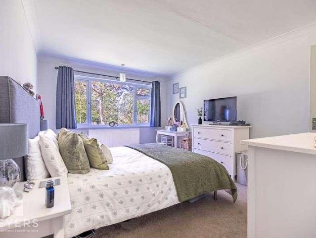 Flat for sale in Talbot Village, Bournemouth