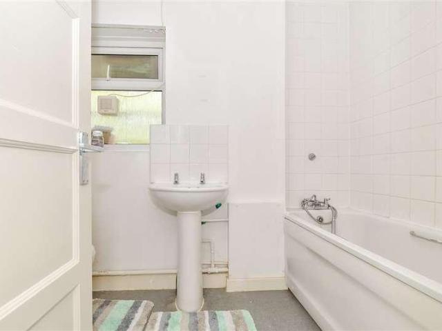 Flat for sale in Hainault, Greater London