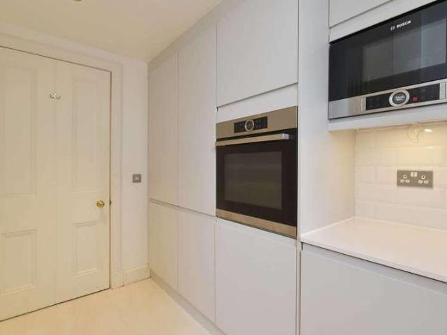 Flat for sale in Haymarket, Scotland