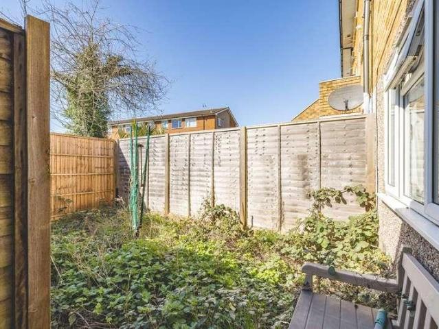 Flat for sale in Iver, Iver Heath