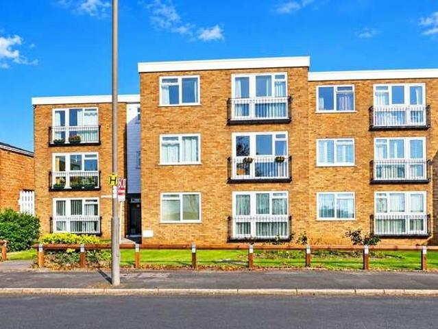 Flat for sale in Hadleigh, Castle Point