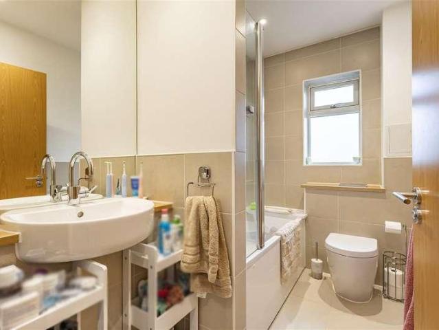 Flat for sale in Ivy Chimneys, Epping