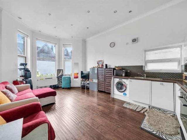Flat for sale in Bromley, Plaistow