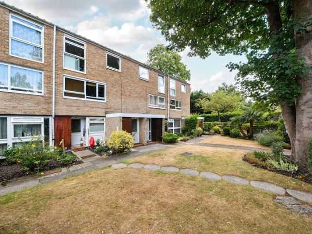 Flat for sale in Teddington, Hampton Wick