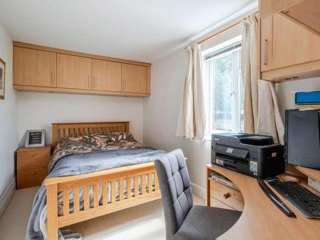 Flat for sale in Westborough, Surrey