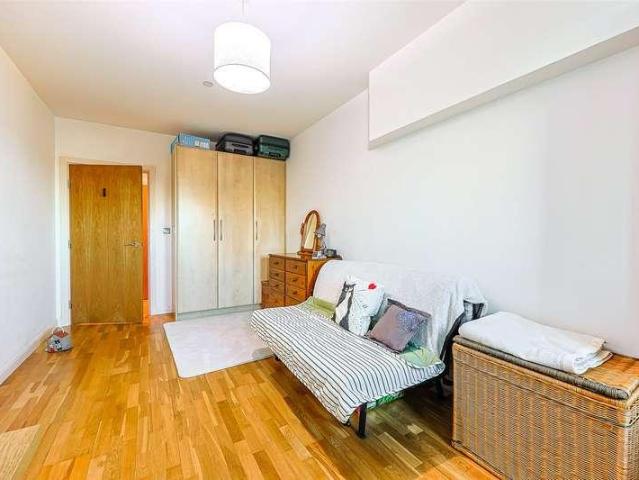 Flat for sale in London Borough of Ealing, Greater London