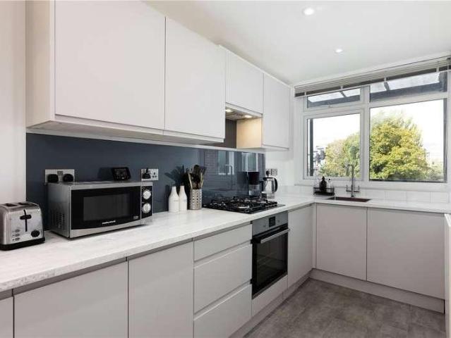 Flat for sale in Putney, Greater London