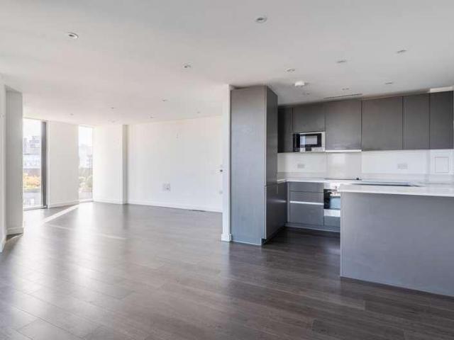 Flat for sale in London Borough of Croydon, Greater London
