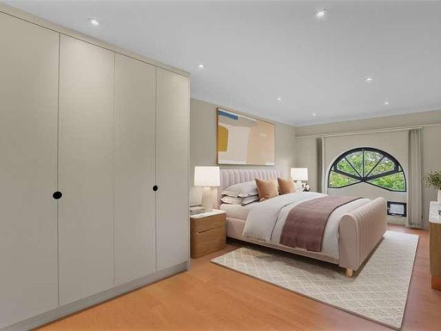 Flat for sale in London Borough of Hounslow, Greater London