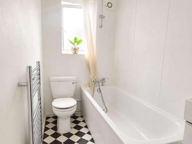 Flat for sale in New Barnet, Greater London