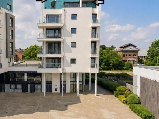 Flat for sale in Ocean Village, City Of Southampton