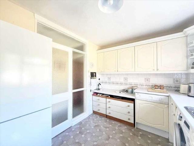 Flat for sale in Alton Barnes, Essex
