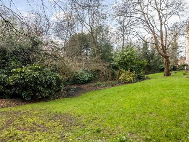 Flat for sale in London Borough of Croydon, Greater London