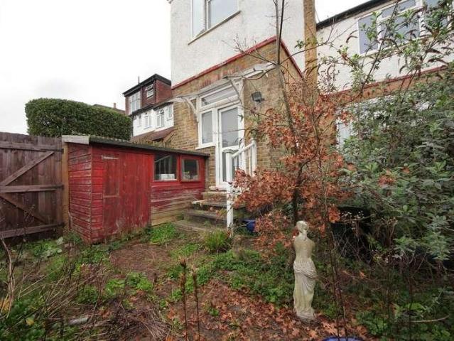 Flat for sale in London Borough of Ealing, Hanwell