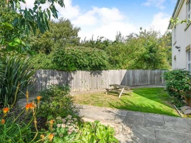 Flat for sale in Charlotteville, Westborough