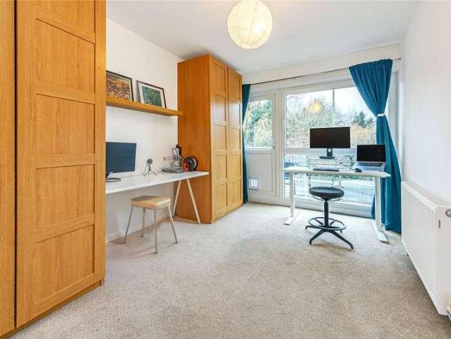 Flat for sale in Radlett, Hertfordshire