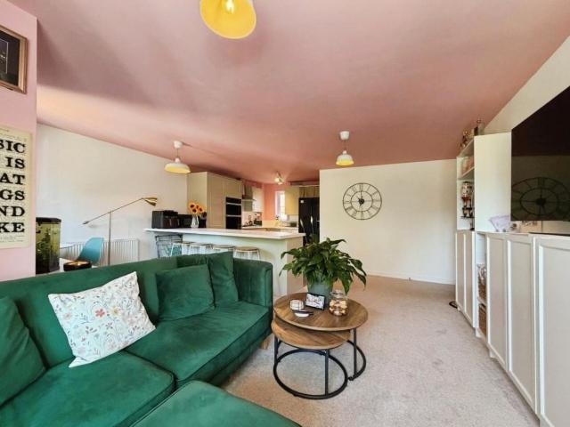 Flat for sale in Repton Park North, Bridgefield