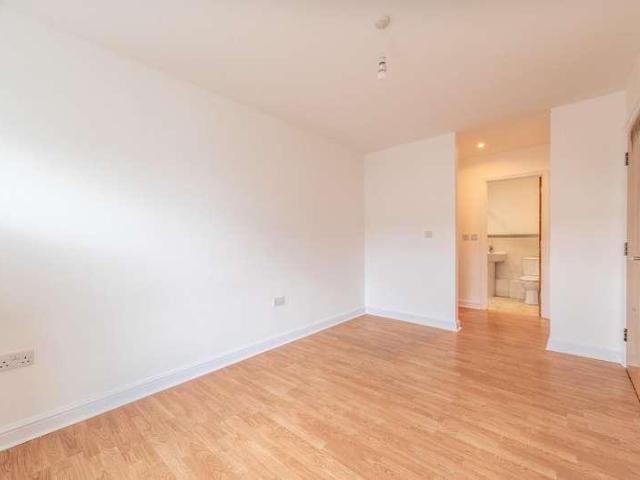 Flat for sale in Swanscombe and Greenhithe, Monks Orchard
