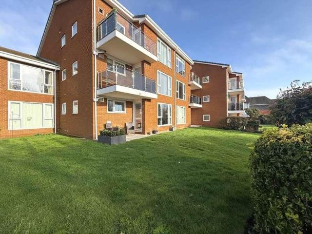 Flat for sale in Withycombe, Budlake