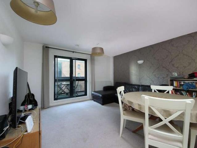 Flat for sale in London Borough of Ealing, Hanwell
