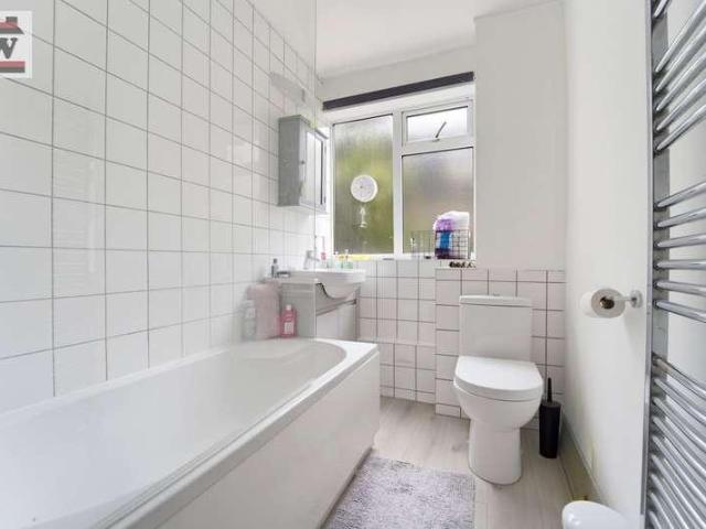 Flat for sale in London Borough of Hounslow, Spring Grove
