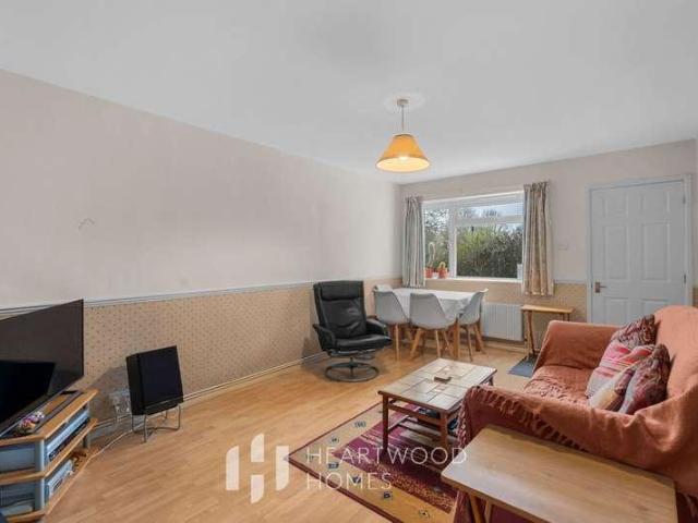 Flat for sale in Five Acres, Hertfordshire