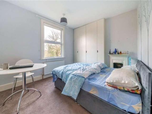 Flat for sale in Pinner, Greater London