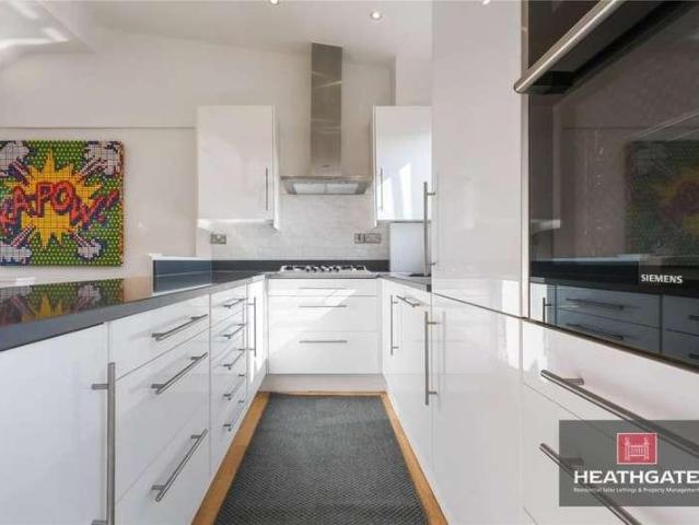 Flat for sale in South Hampstead, Greater London