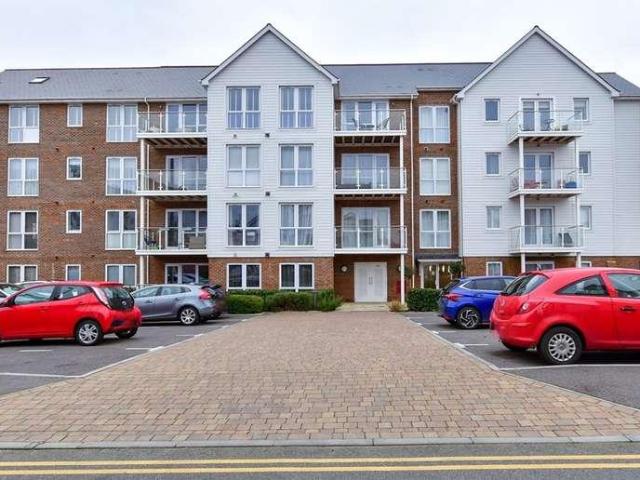 Flat for sale in Snodland, Bourne Vale