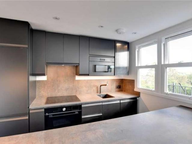Flat for sale in East Greenwich, Greater London