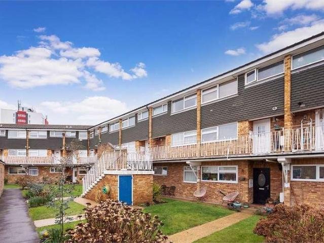 Flat for sale in Slough, Langley