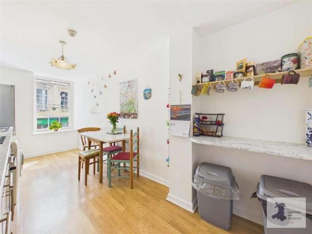 Flat for sale in Cardigan, Wales