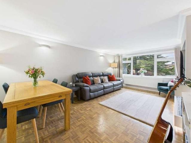 Flat for sale in West Worthing, Worthing