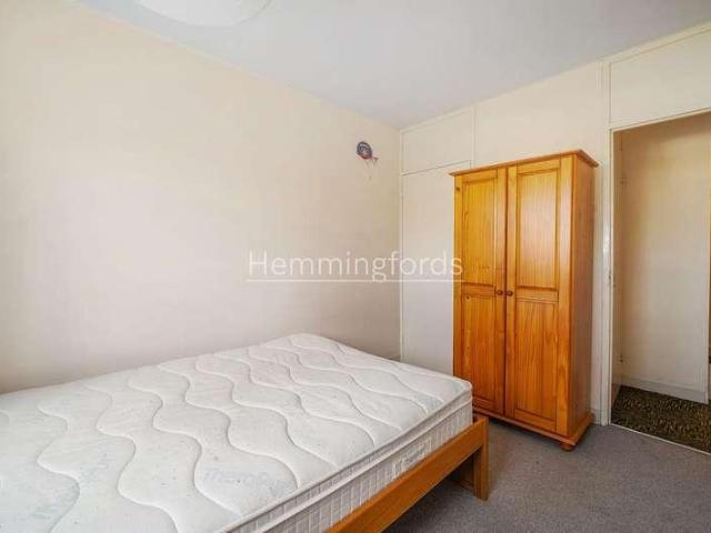 Flat for sale in Barnsbury, Greater London