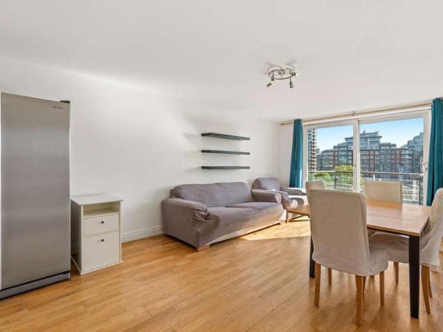 Flat for sale in Wandsworth, Greater London