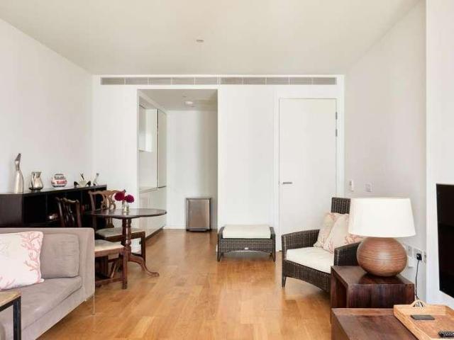 Flat for sale in Wandsworth, Greater London