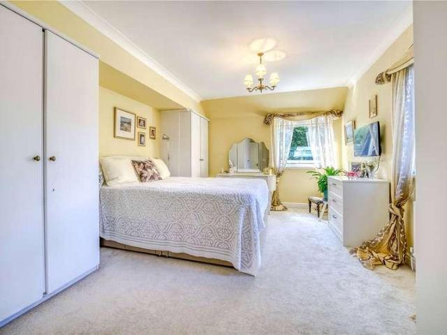 Flat for sale in Canford Cliffs, Poole