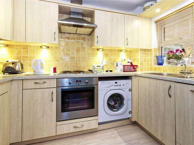 Flat for sale in Elvetham Heath, Hart
