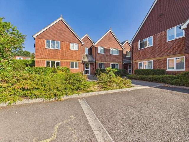 Flat for sale in Tadley, Priest Down