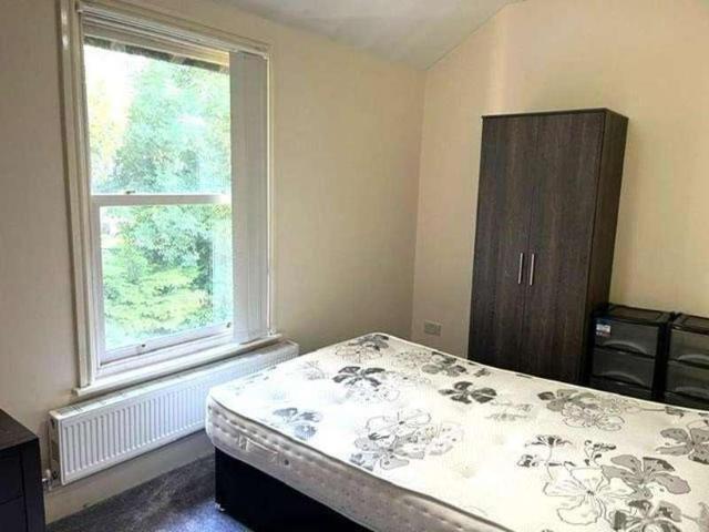 Flat for sale in Calderstones