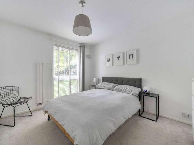 Flat for sale in London Borough of Croydon, Upper Norwood