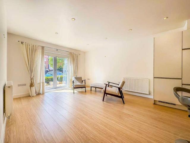 Flat for sale in Chedburgh, Suffolk