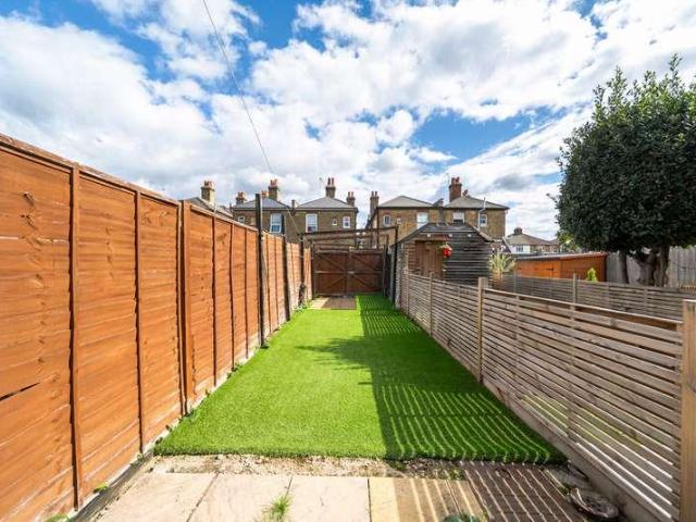 Flat for sale in Royal Borough of Kingston upon Thames, Greater London