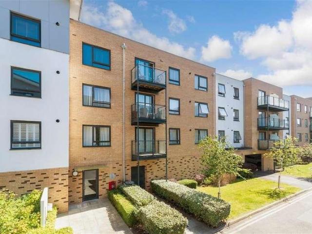 Flat for sale in Monks Orchard, Kent